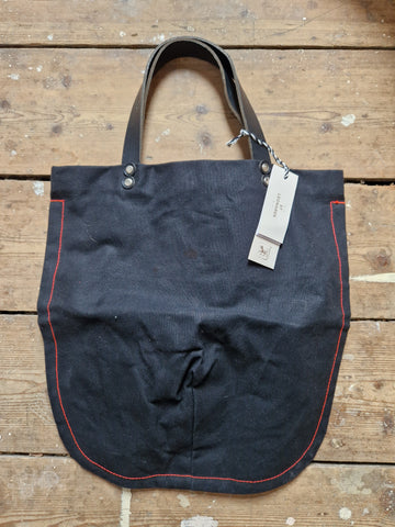Archive Totely canvas grab handle in Black with Neon stitching